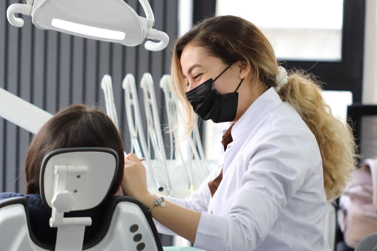 İmplant Tedavisinin Avantajları Nelerdir?